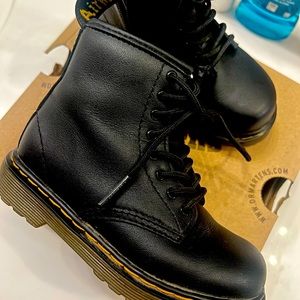 DR MARTENS COMBAT BOOT 9c